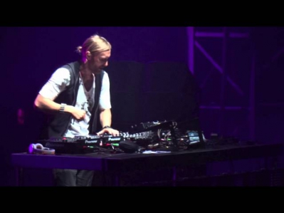 David Guetta feat. Sia - She Wolf (Falling To Pieces) - Arène de Nîmes le 20 Juillet 2012
