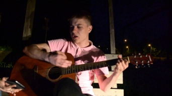 Петлюра - Жил мальчишка на краю Москвы под гитару