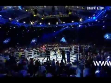 Гимн Украины в начале боя Александр Усик - Сезар Давид Кренс Рок Версия в Одессе Онлайн