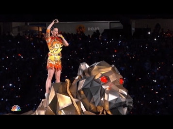 KATY PERRY sings ROAR (with LENNY KRAVITZ) @ SUPER BOWL HALFTIME SHOW 2015