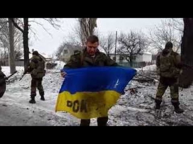 Захарченко показал флаг киборгов