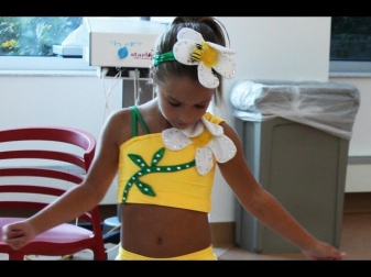 Raw video: Mackenzie of 'Dance Moms' performs dance for Children's Hospital patients