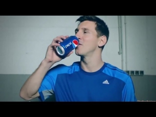 Реклама Пепси 2014 - Трюк Месси (Живи здесь и сейчас!)